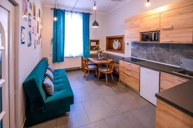 Atrium 24 Studio